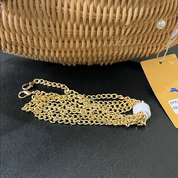 Tommy Bahama | 🐳 Wicker Woven Whale Bag w/ Crossbody Strap - Picture 8 of 10